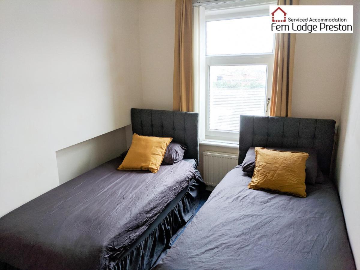 4 Bedroom House At Fern Lodge Preston Serviced Accommodation - Free Wifi & Parking 외부 사진