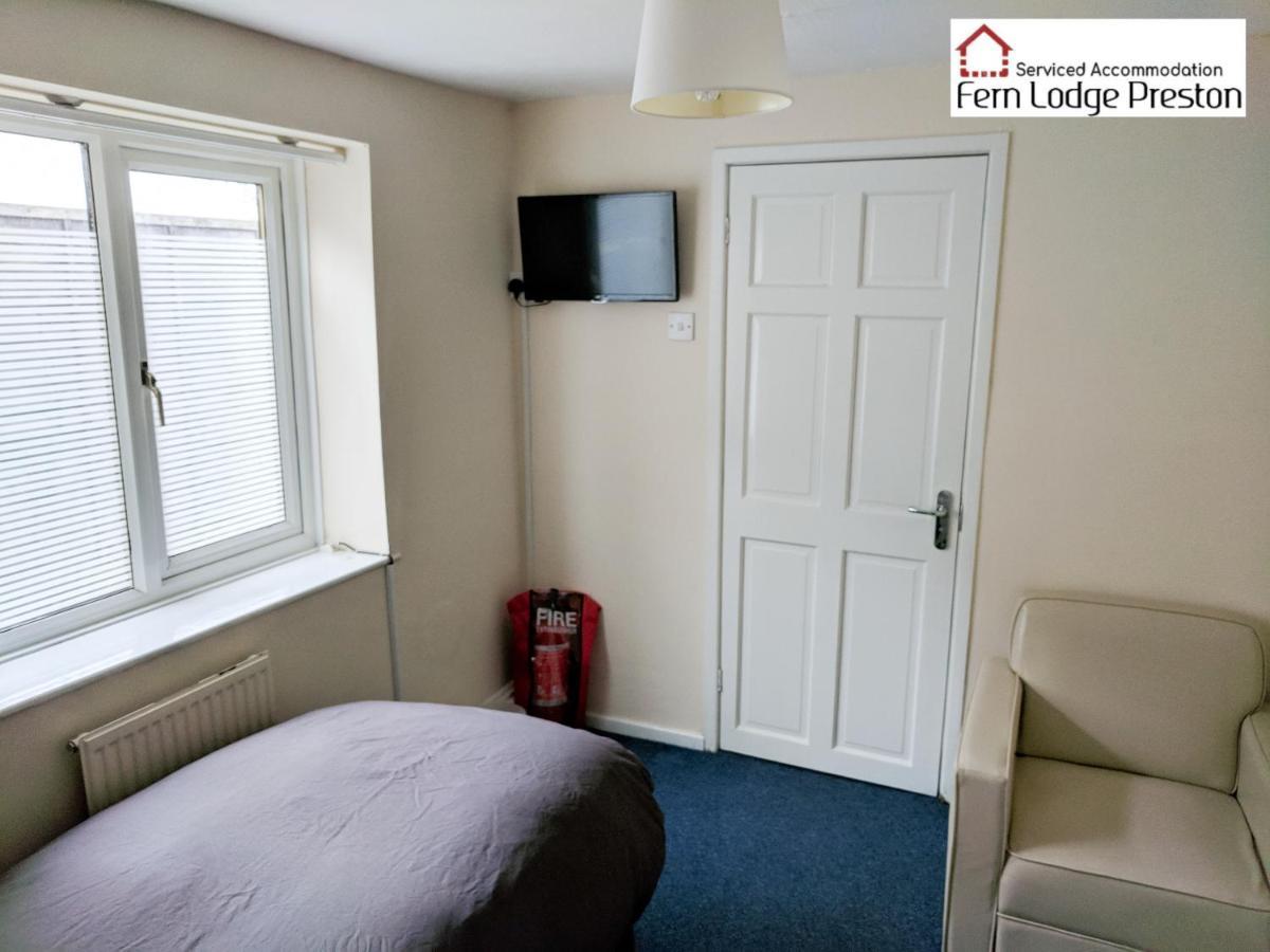 4 Bedroom House At Fern Lodge Preston Serviced Accommodation - Free Wifi & Parking 외부 사진